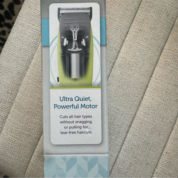 Remington Ultra Quiet Hair Clipper - Gray - Picture 2 of 4